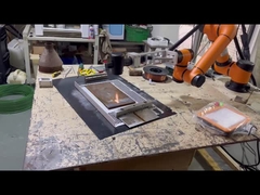 6 अक्ष रोबोट स्वचालित 100w सूटकेस पोर्टेबल फाइबर लेजर सफाई मशीन जंग हटाने